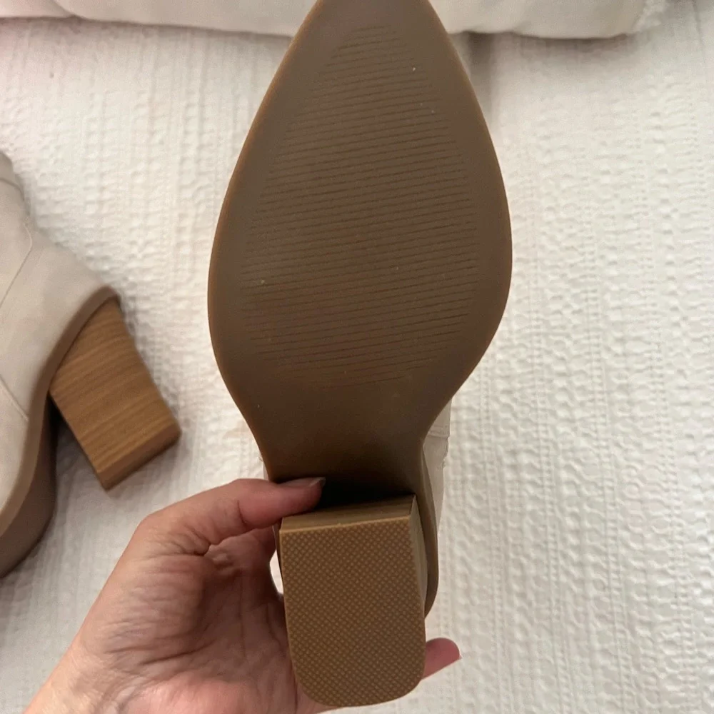 Boots - Picture 3 of 4